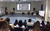 Từ vụ giáo sư "quần đùi" Trương Nguyện Thành: "Du học xong mà về nước là… dại dột"? Từ vụ giáo sư "quần đùi" Trương Nguyện Thành: "Du học xong mà về nước là… dại dột"?