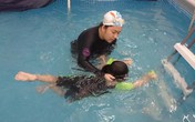 Những “chiêu” giúp trẻ thoát tâm lý sợ nước, nhanh biết bơi Những “chiêu” giúp trẻ thoát tâm lý sợ nước, nhanh biết bơi