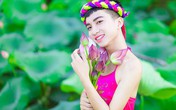 Nam sinh điển trai lớp 12 gây tranh cãi khi mặc yếm hồng chụp bộ ảnh gây sửng sốt ở đầm sen Nam sinh điển trai lớp 12 gây tranh cãi khi mặc yếm hồng chụp bộ ảnh gây sửng sốt ở đầm sen