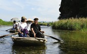 Theo chân phóng viên chiến trường Nick Út khám phá non nước Tràng An Theo chân phóng viên chiến trường Nick Út khám phá non nước Tràng An
