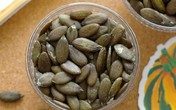 Bất ngờ loại hạt màu xanh 6 triệu/kg, nhà giàu Hà Nội đang săn tìm Bất ngờ loại hạt màu xanh 6 triệu/kg, nhà giàu Hà Nội đang săn tìm