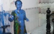 Công an xác minh vụ nữ giám đốc bị kẻ lạ mặt dội sơn vào người Công an xác minh vụ nữ giám đốc bị kẻ lạ mặt dội sơn vào người
