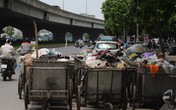 Rác thải vẫn ùn ứ, bốc mùi gây ô nhiễm trên nhiều tuyến phố Thủ đô Rác thải vẫn ùn ứ, bốc mùi gây ô nhiễm trên nhiều tuyến phố Thủ đô