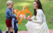 Kate đến trường đón George tan học chỉ một ngày sau khi sinh con Kate đến trường đón George tan học chỉ một ngày sau khi sinh con