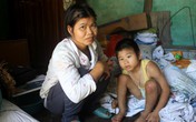 Xót xa cảnh mẹ tâm thần kéo rác nuôi con bại não Xót xa cảnh mẹ tâm thần kéo rác nuôi con bại não