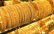 Nghịch lý tháng cô hồn: Cửa hàng vàng miếng ế ẩm, cửa hàng vàng mã hốt bạc Nghịch lý tháng cô hồn: Cửa hàng vàng miếng ế ẩm, cửa hàng vàng mã hốt bạc