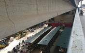 Mặt cầu Thăng Long rạn nứt, phía dưới vẫn tồn tại “siêu thị đồ Nhật” Mặt cầu Thăng Long rạn nứt, phía dưới vẫn tồn tại “siêu thị đồ Nhật”