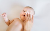 Những lưu ý khi vệ sinh mắt cho trẻ sơ sinh Những lưu ý khi vệ sinh mắt cho trẻ sơ sinh