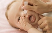 Con gặp họa vì bố mẹ vệ sinh mũi sai cách Con gặp họa vì bố mẹ vệ sinh mũi sai cách