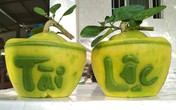 Chưa Tết, người Sài Gòn đã săn bưởi hồ lô, dưa thỏi vàng giá bạc triệu Chưa Tết, người Sài Gòn đã săn bưởi hồ lô, dưa thỏi vàng giá bạc triệu