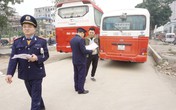 Theo chân Thanh tra giao thông bắt xe khách chạy… “rùa bò” Theo chân Thanh tra giao thông bắt xe khách chạy… “rùa bò”