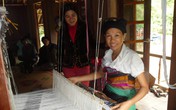 Nhìn tấm vải, “đo” lòng cô gái Thái Nhìn tấm vải, “đo” lòng cô gái Thái