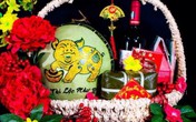 Khắc dưa hấu hình heo chưng Tết, nghệ nhân bỏ túi chục triệu đồng Khắc dưa hấu hình heo chưng Tết, nghệ nhân bỏ túi chục triệu đồng