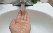 Hà Nội: Nước có mùi khét cháy điện ngày càng nồng nặc, đơn vị cung cấp nước nói gì? Hà Nội: Nước có mùi khét cháy điện ngày càng nồng nặc, đơn vị cung cấp nước nói gì?