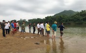 Vụ 3 nam sinh đuối nước thương tâm: Cha mẹ nấc nghẹn bên quan tài các con Vụ 3 nam sinh đuối nước thương tâm: Cha mẹ nấc nghẹn bên quan tài các con