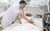 Uống dầu hỏa, cô bé 40 tháng tuổi bị Down ngộ độc, viêm phổi nặng Uống dầu hỏa, cô bé 40 tháng tuổi bị Down ngộ độc, viêm phổi nặng