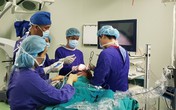 Cuộc chiến lấy hơn 6,5kg da, mỡ ra khỏi người phụ nữ có vòng 2 khổng lồ, chảy xệ sau giảm cân Cuộc chiến lấy hơn 6,5kg da, mỡ ra khỏi người phụ nữ có vòng 2 khổng lồ, chảy xệ sau giảm cân