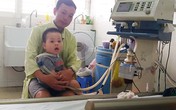 Xót thương gia cảnh của cậu bé 15 tháng tuổi mắc căn bệnh hiếm gặp "xuất huyết thân não" Xót thương gia cảnh của cậu bé 15 tháng tuổi mắc căn bệnh hiếm gặp "xuất huyết thân não"
