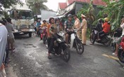 Người phụ nữ bán bánh chuối chiên thoát chết khi xe tải tông vào nhà Người phụ nữ bán bánh chuối chiên thoát chết khi xe tải tông vào nhà
