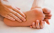 4 dấu hiệu dễ thấy ở bàn chân cảnh báo gan đang yếu 4 dấu hiệu dễ thấy ở bàn chân cảnh báo gan đang yếu