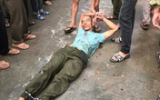 Người đàn ông đang đi xe máy bất ngờ bị nam thanh niên dùng búa đánh tử vong Người đàn ông đang đi xe máy bất ngờ bị nam thanh niên dùng búa đánh tử vong
