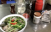 Tranh cãi phở bò ăn với chanh hay giấm Tranh cãi phở bò ăn với chanh hay giấm
