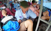Ngủ say trên xe khách, người đàn ông không hề biết đến "bàn tay xấu xí" của vị khách bên cạnh Ngủ say trên xe khách, người đàn ông không hề biết đến "bàn tay xấu xí" của vị khách bên cạnh