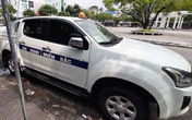 Ôtô dán chữ 'An ninh miền Bắc' lùi ngược chiều ở Cần Thơ Ôtô dán chữ 'An ninh miền Bắc' lùi ngược chiều ở Cần Thơ