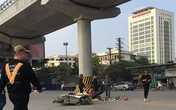Hà Nội: Kinh hoàng xe tải cuốn xe máy vào gầm, hai ông cháu bị cán tử vong Hà Nội: Kinh hoàng xe tải cuốn xe máy vào gầm, hai ông cháu bị cán tử vong
