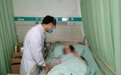 Vừa nằm vừa dùng điện thoại, người phụ nữ bị chảy máu não, liệt nửa người Vừa nằm vừa dùng điện thoại, người phụ nữ bị chảy máu não, liệt nửa người