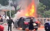 Bí ẩn người hùng thầm lặng cùng CSGT cứu người kẹt dưới gầm xe Mercedes rực lửa Bí ẩn người hùng thầm lặng cùng CSGT cứu người kẹt dưới gầm xe Mercedes rực lửa