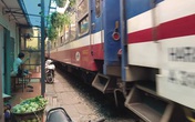 Sau đề nghị di dời của Bộ GTVT: Người dân phố cà phê đường tàu “mất ngủ” Sau đề nghị di dời của Bộ GTVT: Người dân phố cà phê đường tàu “mất ngủ”