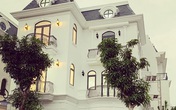 Biệt thự phong cách Châu Âu "to vật vã" của vợ chồng nam người mẫu và con gái bầu Đệ - chủ tịch CLB bóng đá Thanh Hóa Biệt thự phong cách Châu Âu "to vật vã" của vợ chồng nam người mẫu và con gái bầu Đệ - chủ tịch CLB bóng đá Thanh Hóa