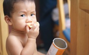 Thường xuyên cho con uống nước ngọt và đồ ăn vặt, mẹ không ngờ con bị ung thư dù mới 2 tuổi Thường xuyên cho con uống nước ngọt và đồ ăn vặt, mẹ không ngờ con bị ung thư dù mới 2 tuổi