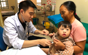 Can thiệp tim cho em bé chỉ 8 giờ tuổi Can thiệp tim cho em bé chỉ 8 giờ tuổi