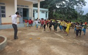 Thầm lặng gieo chữ ở “cổng trời” Đê Kôn Thầm lặng gieo chữ ở “cổng trời” Đê Kôn
