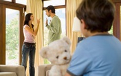 Những điều cha mẹ không nên làm trước mặt con Những điều cha mẹ không nên làm trước mặt con