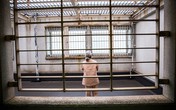 Người già Nhật Bản cố tình vào tù vì cô đơn và nghèo đói Người già Nhật Bản cố tình vào tù vì cô đơn và nghèo đói