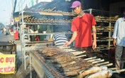 Thần Tài 'gõ cửa': Thịt quay, cá lóc 'đuổi' không hết khách, buôn vàng trúng ngàn tỷ Thần Tài 'gõ cửa': Thịt quay, cá lóc 'đuổi' không hết khách, buôn vàng trúng ngàn tỷ