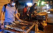 Trắng đêm nướng hàng tấn cá lóc cho ngày vía Thần tài ở Sài Gòn Trắng đêm nướng hàng tấn cá lóc cho ngày vía Thần tài ở Sài Gòn