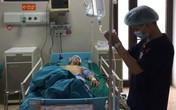 Ma men đưa lối bệnh nhân "xông giường" cấp cứu, nơi "hot" nhất bệnh viện sáng đèn 24/24h ngày Tết Ma men đưa lối bệnh nhân "xông giường" cấp cứu, nơi "hot" nhất bệnh viện sáng đèn 24/24h ngày Tết