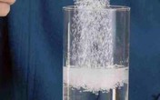 Bé 18 tháng tuổi mắt trợn ngược, toàn thân tím tái vì bù nước không đúng cách khi bị tiêu chảy Bé 18 tháng tuổi mắt trợn ngược, toàn thân tím tái vì bù nước không đúng cách khi bị tiêu chảy