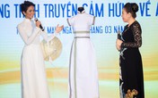 H’Hen Niê tặng bộ áo dài thổ cẩm từng gây sốt Miss Universe 2018 cho Bảo tàng Áo Dài H’Hen Niê tặng bộ áo dài thổ cẩm từng gây sốt Miss Universe 2018 cho Bảo tàng Áo Dài