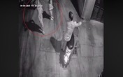 Bé gái 10 tuổi nghi bị xâm hại trong ngõ vắng ở Hà Nội Bé gái 10 tuổi nghi bị xâm hại trong ngõ vắng ở Hà Nội
