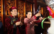 Chủ tịch Quốc hội Nguyễn Thị Kim Ngân cùng đoàn đại biểu dâng hương lên các vị Vua Hùng Chủ tịch Quốc hội Nguyễn Thị Kim Ngân cùng đoàn đại biểu dâng hương lên các vị Vua Hùng
