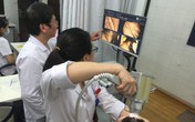 Hàng trăm ổ mủ áp xe trên da đầu sau khi cấy tóc nhân tạo Hàng trăm ổ mủ áp xe trên da đầu sau khi cấy tóc nhân tạo