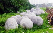 40 quả bóng xích "phá" phong thủy trước SVĐ Mỹ Đình giờ đang ở đâu và sẽ đi đâu? 40 quả bóng xích "phá" phong thủy trước SVĐ Mỹ Đình giờ đang ở đâu và sẽ đi đâu?