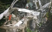 Hòa Bình: Xe con va chạm với xe khách, 2 người tử vong Hòa Bình: Xe con va chạm với xe khách, 2 người tử vong