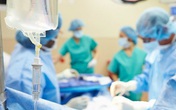 Mổ cấp cứu ruột thừa đã vỡ cho cô gái trẻ đang cách ly theo dõi COVID-19 Mổ cấp cứu ruột thừa đã vỡ cho cô gái trẻ đang cách ly theo dõi COVID-19