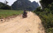 Nghệ An: Dân tái định cư chưa đến hết đường đã nát Nghệ An: Dân tái định cư chưa đến hết đường đã nát